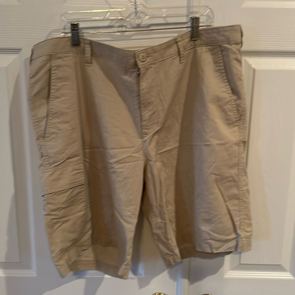 Tan size 42 cargo shorts (cargo pocket only on right leg) by Columbia.